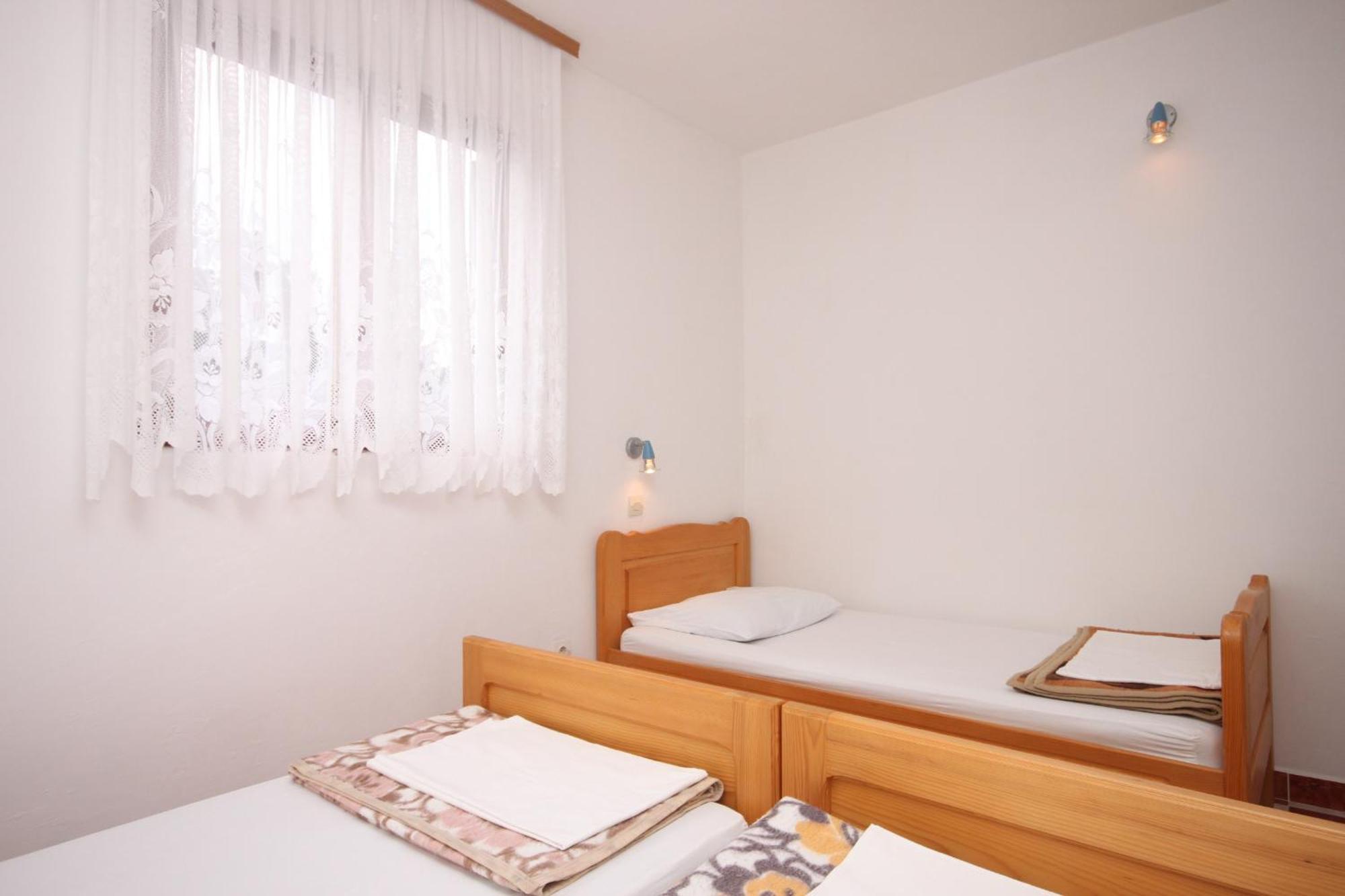 Apartments With A Parking Space Starigrad, Paklenica - 6618 Room photo